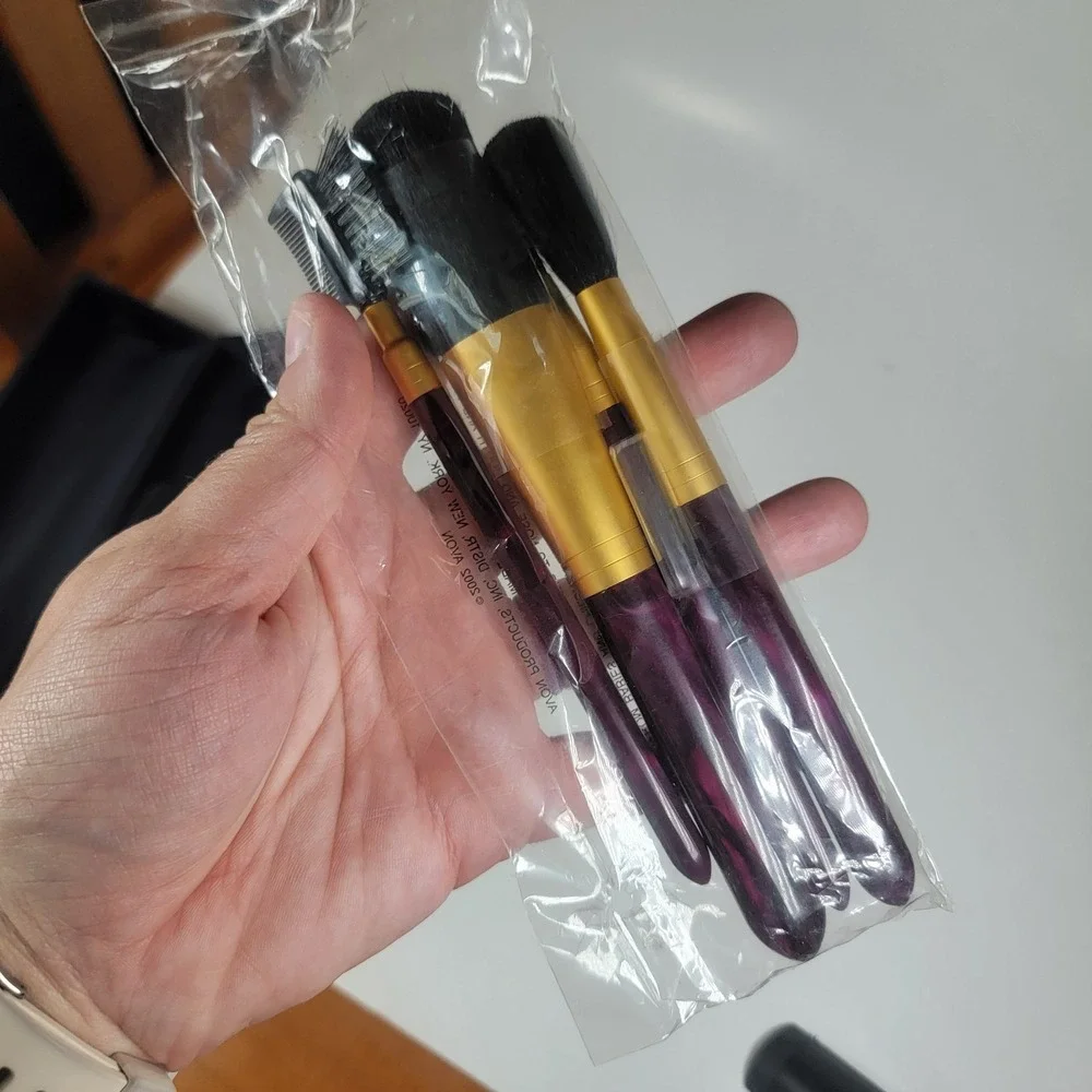 Avon Makeup Brush Set Unused  4 Brushes Blush Lips Brows